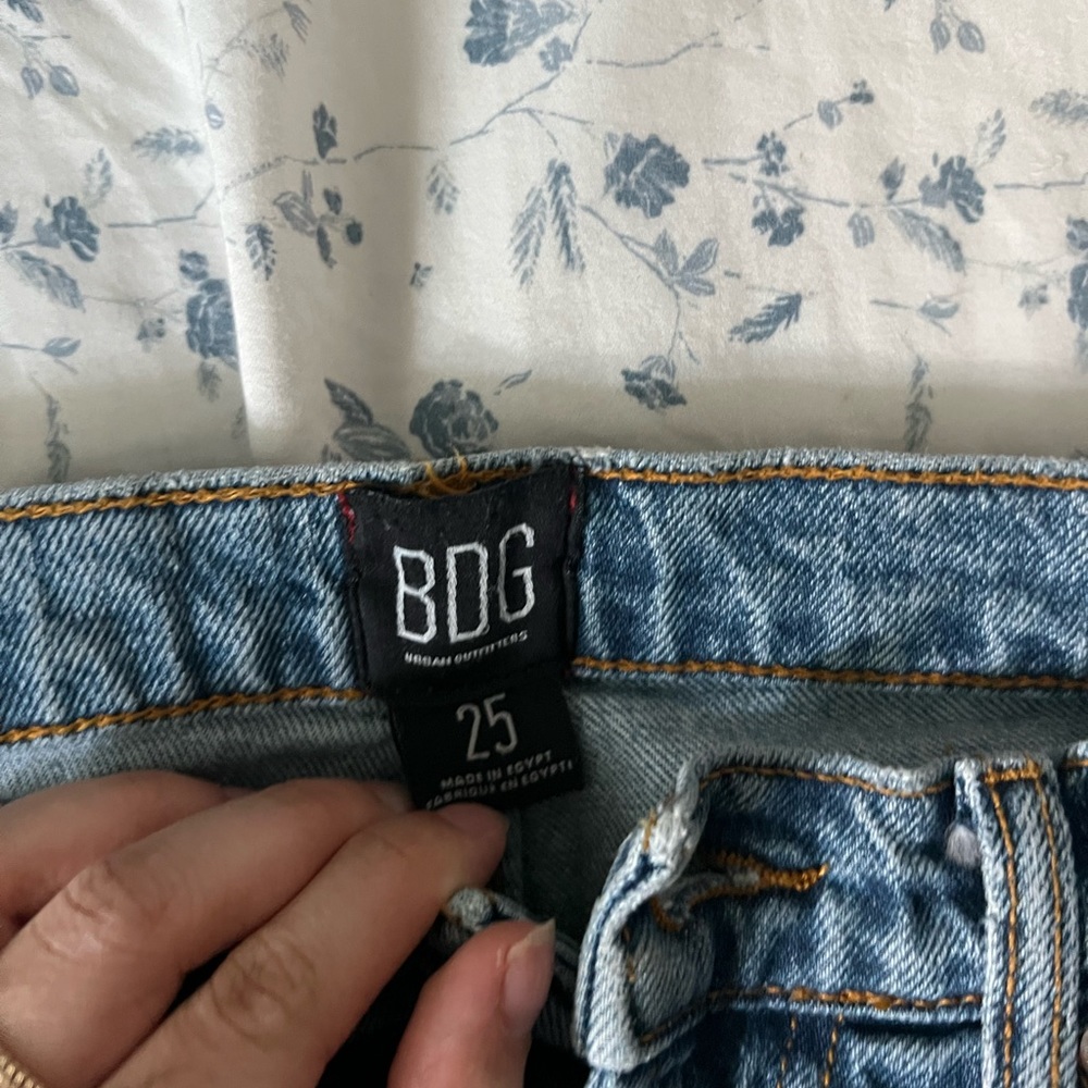 UO BDG Low-Rise Flare Jeans - Picture 6 of 6